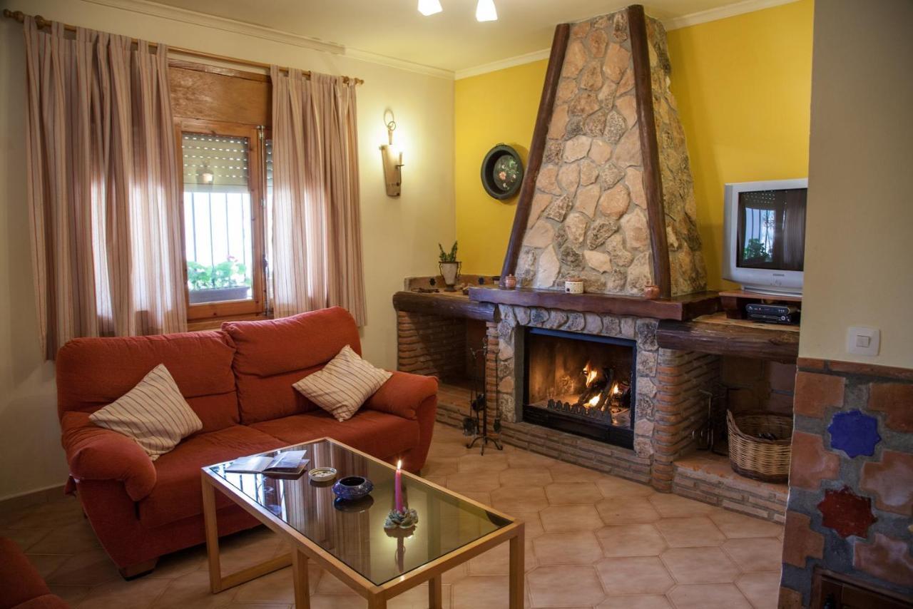 Apartamentos La Granja Hinojares 外观 照片