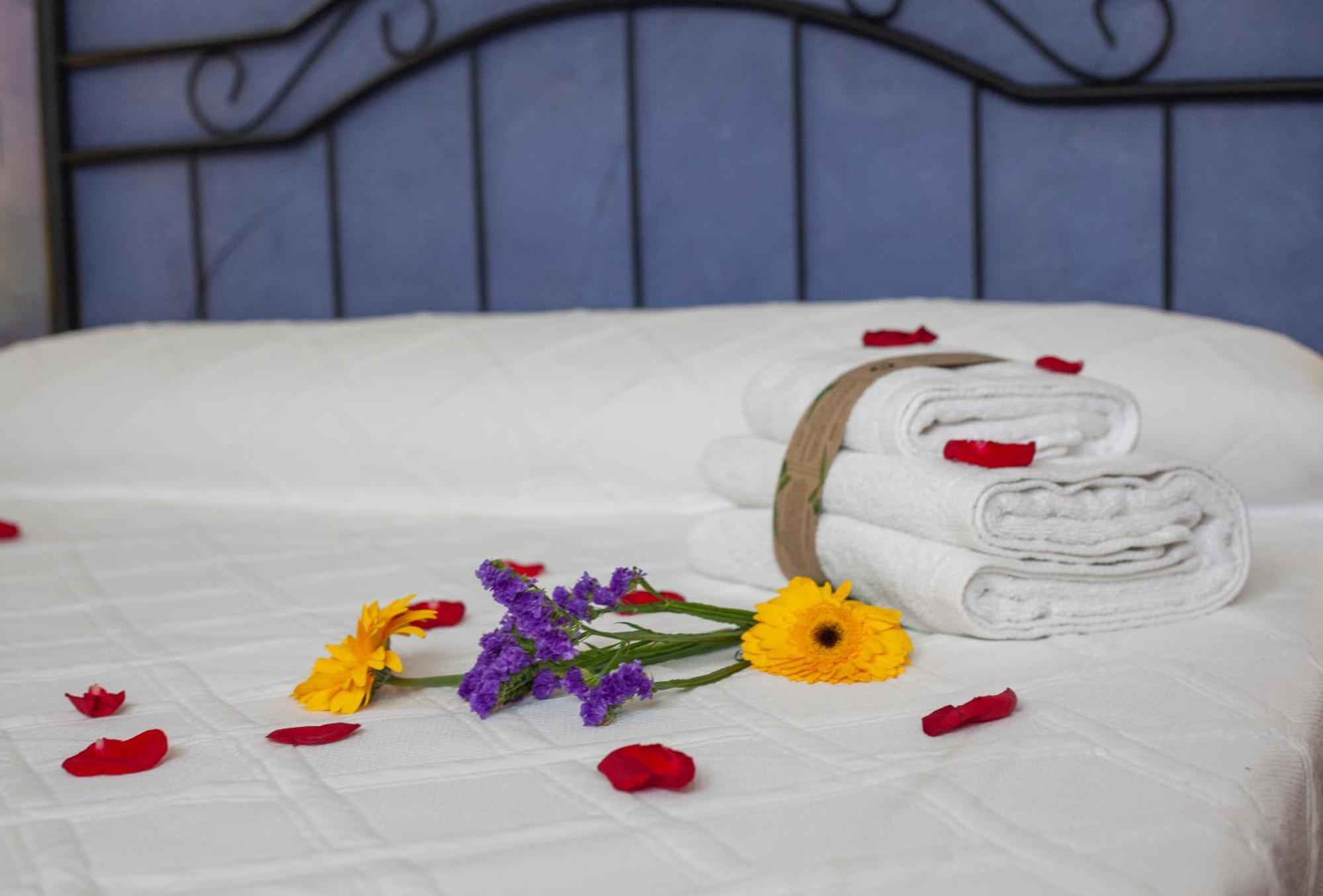 Apartamentos La Granja Hinojares 外观 照片